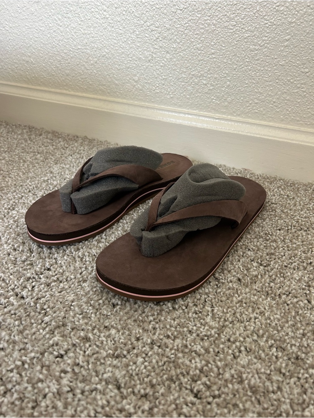 Bombas Women’s Sunrise Leather Flip Flops size 8 in tundra brown